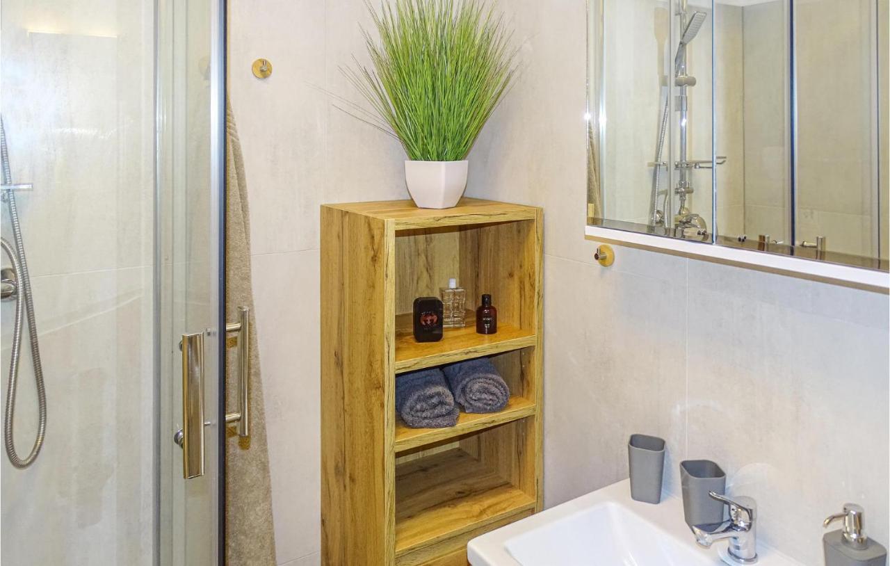 Lovely Apartment In Buesum With Kitchen Buitenkant foto