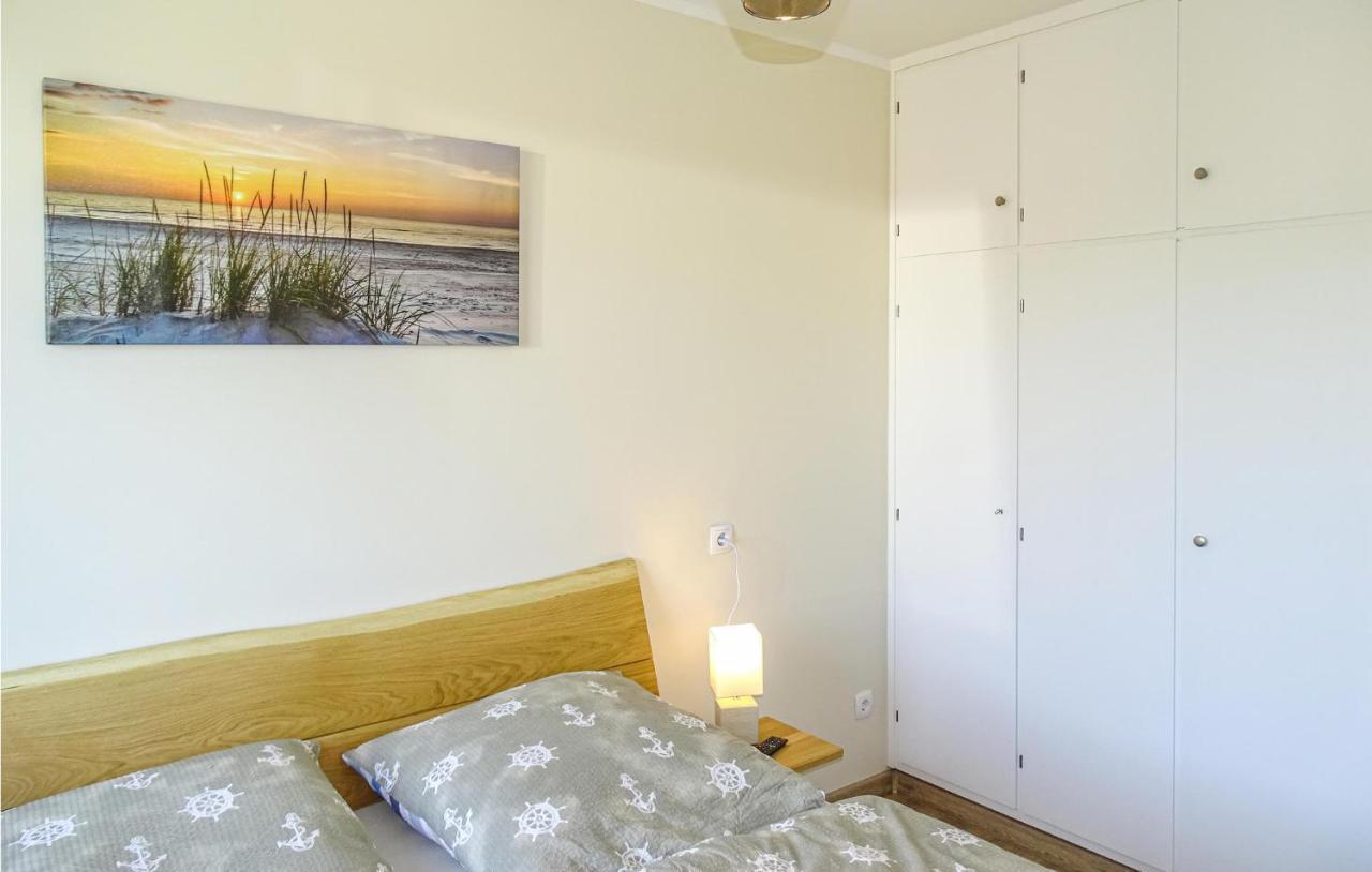 Lovely Apartment In Buesum With Kitchen Buitenkant foto